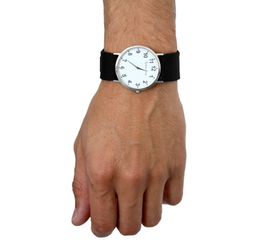 Montre GPS homme avec bracelet noir et cadran blanc